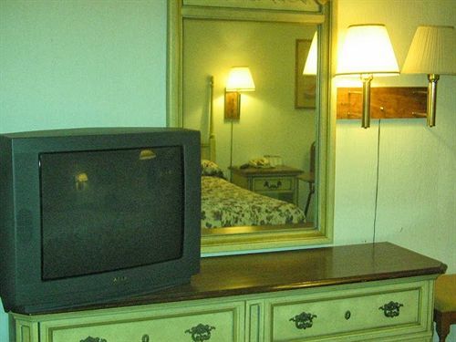 The Hastings Inn Салина Экстерьер фото